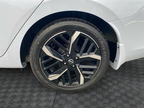 Used 2024 Nissan Versa SR w/ Trunk Package image 33