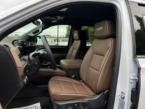 New 2026 Chevrolet Tahoe High Country AWD/4WD image 16