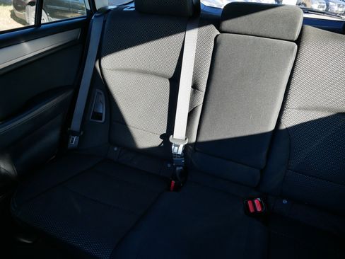 Used 2019 Subaru Outback 2.5i Premium image 12