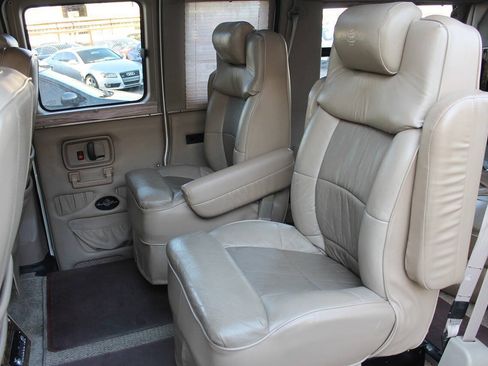 Used 2006 Chevrolet Express 1500 RWD image 31