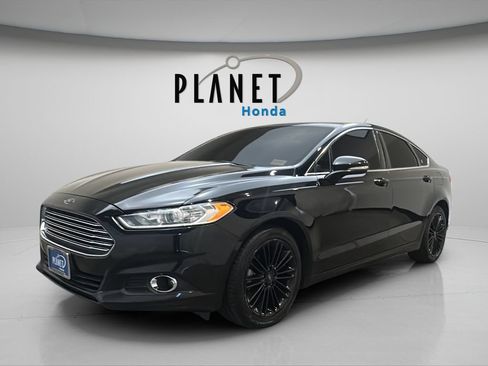 Used 2016 Ford Fusion SE w/ Equipment Group 202A AWD/4WD image 3