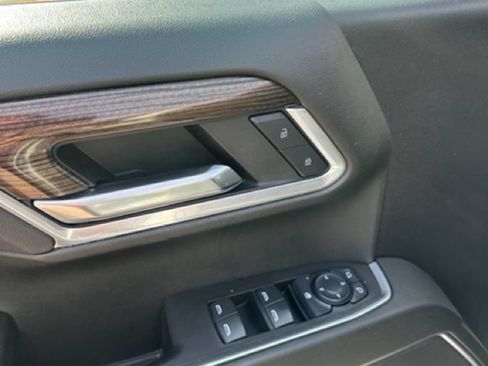 Used 2025 Chevrolet Silverado 1500 LT RWD image 7