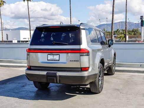 Used 2025 Lexus GX 550 w/ Cold Area Package AWD/4WD image 9