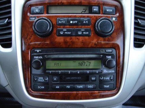 Used 2004 Toyota Highlander Limited AWD/4WD image 24