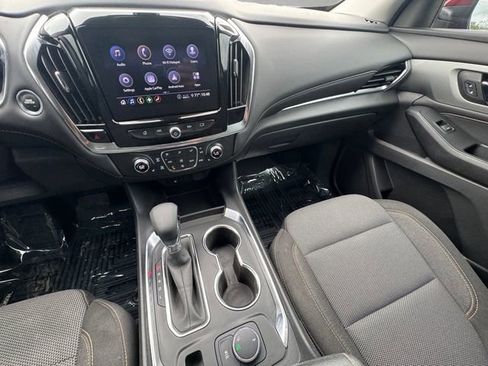 Used 2021 Chevrolet Traverse LT FWD image 3