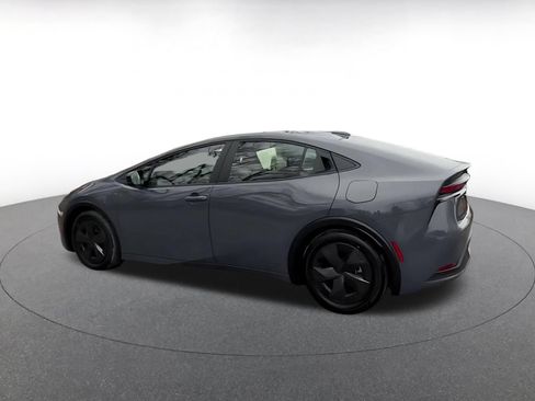 Used 2025 Toyota Prius LE FWD image 10