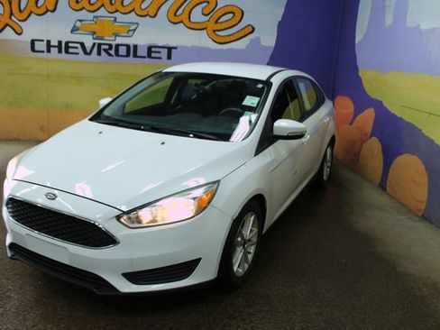 Used 2016 Ford Focus SE image 4