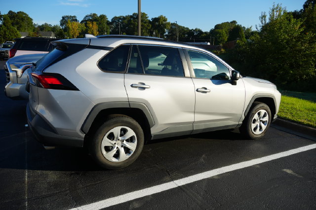 Used 2021 Toyota RAV4 LE FWD image 19