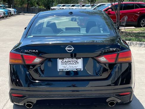 Used 2024 Nissan Altima 2.5 SV w/ SV Premium Package FWD image 5