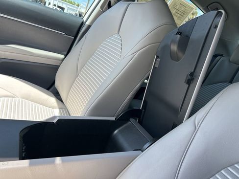 Used 2023 Toyota Camry SE image 39