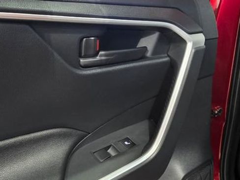 Used 2021 Toyota RAV4 SE image 27