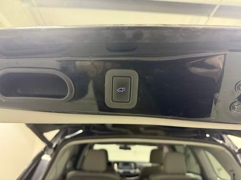 Used 2016 Toyota Highlander XLE image 8