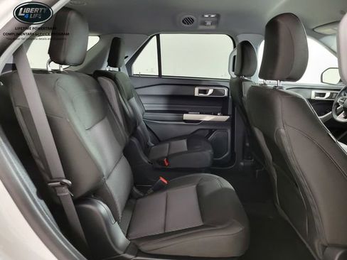 Used 2023 Ford Explorer XLT AWD/4WD image 17
