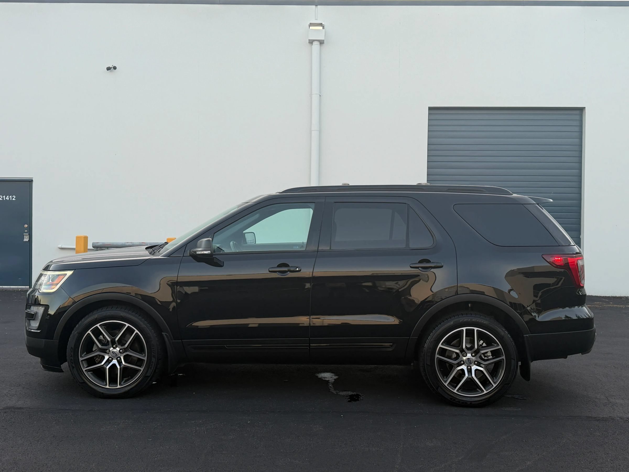 Used 2017 Ford Explorer Sport AWD/4WD image 2