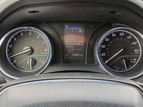 Used 2019 Toyota Camry L image 10