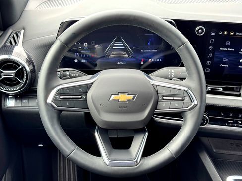 Used 2025 Chevrolet Equinox LT w/ Safety and Technology Package image 22