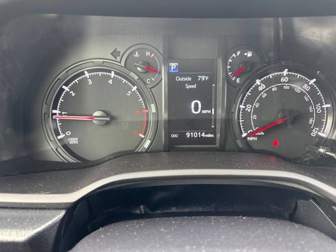 Used 2020 Toyota 4Runner SR5 AWD/4WD image 33