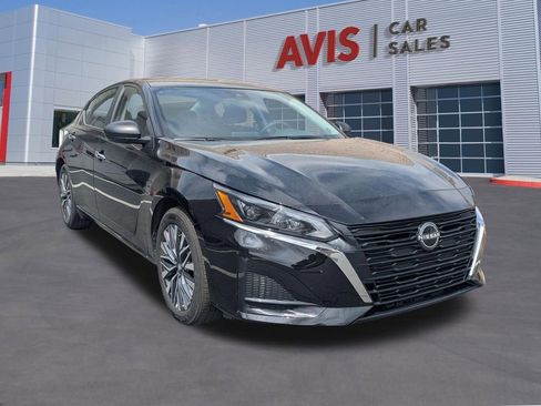 Used 2025 Nissan Altima 2.5 SV image 3