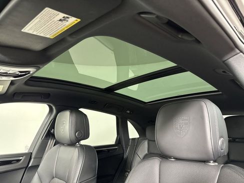 Certified 2025 Porsche Macan image 42