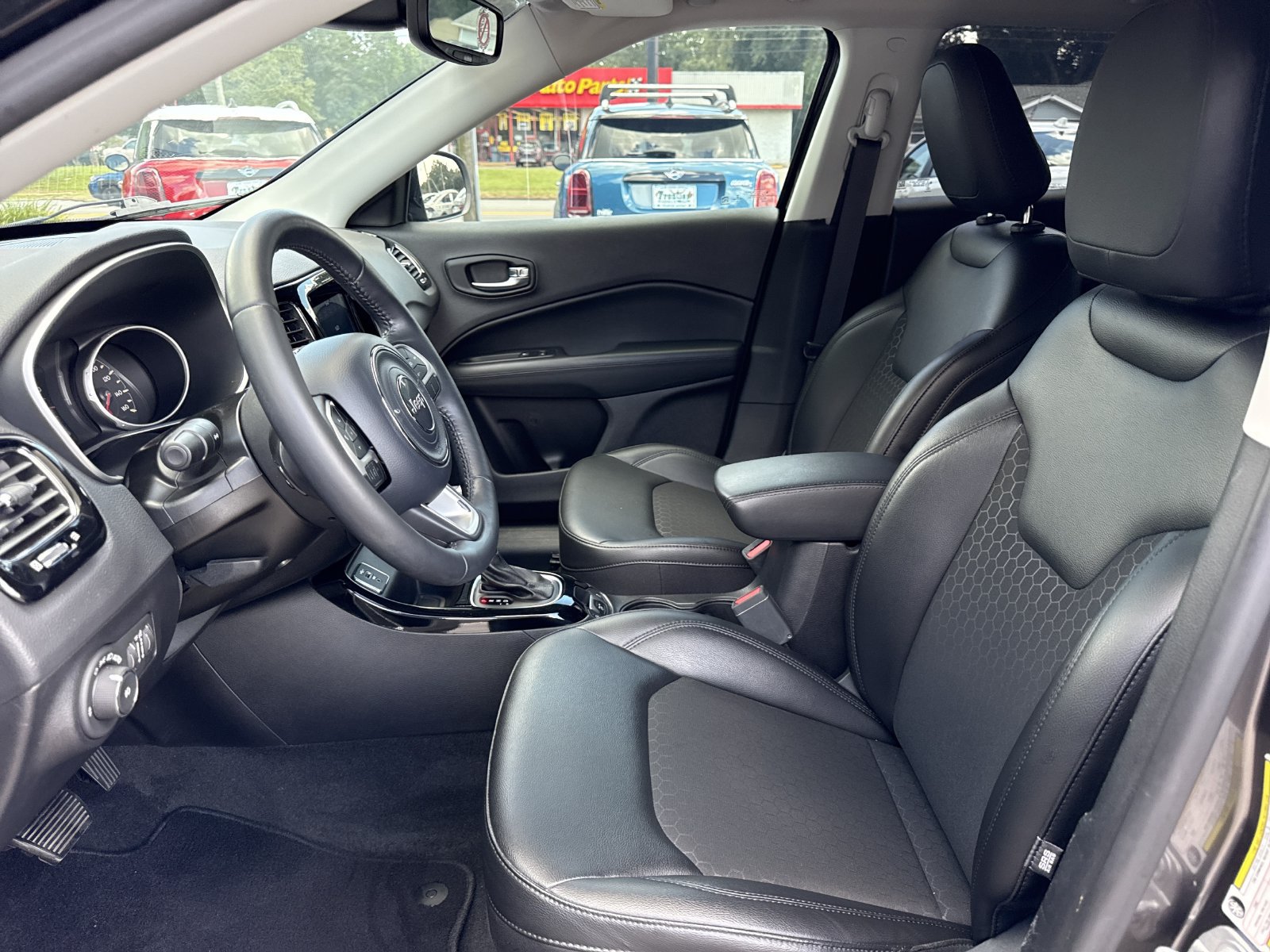 Used 2019 Jeep Compass Latitude FWD image 9