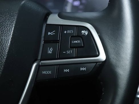 Used 2023 Toyota Highlander XSE image 24