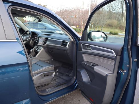 Used 2022 Volkswagen Atlas SEL R-Line image 27