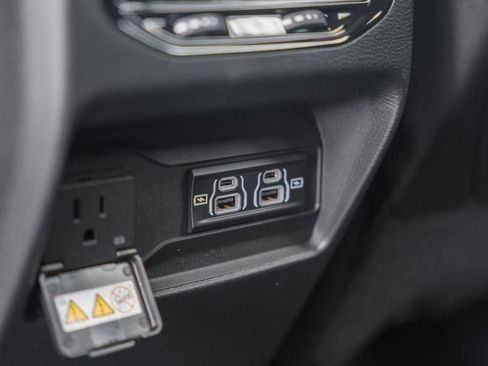 New 2025 Jeep Grand Cherokee Laredo X w/ Luxury Tech Group I image 32