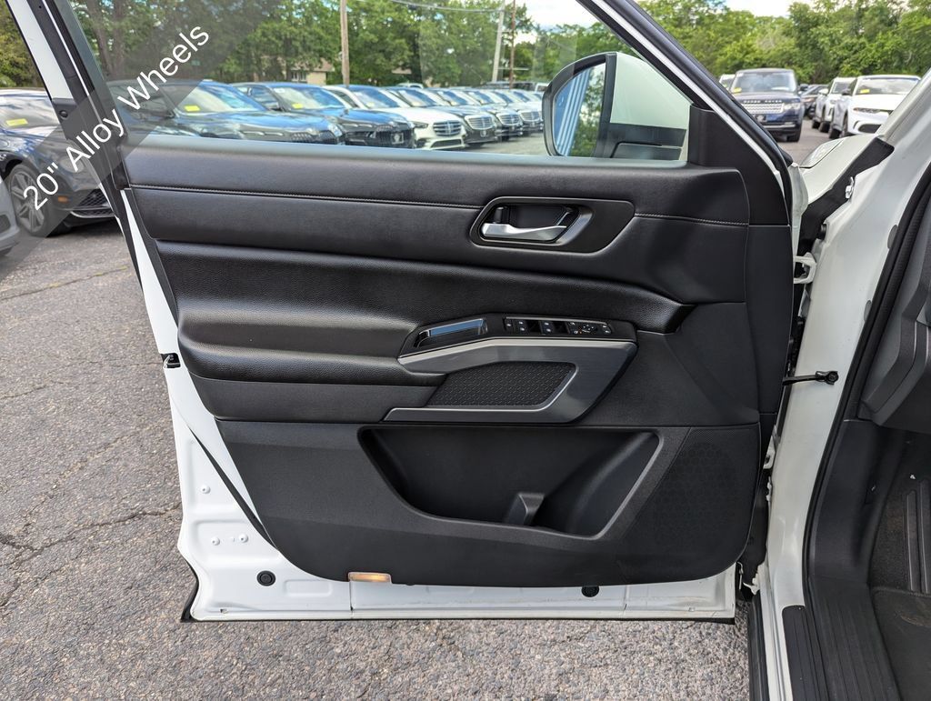 Used 2022 Nissan Pathfinder SL w/ SL Premium Package AWD/4WD image 12
