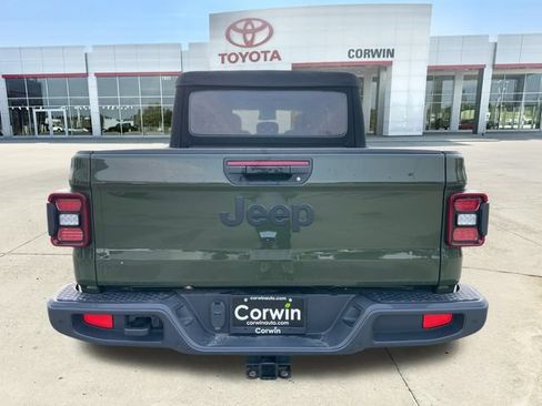 Used 2022 Jeep Gladiator Sport AWD/4WD image 7