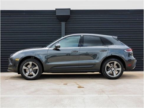 Certified 2025 Porsche Macan image 2