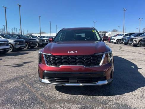Used 2025 Kia Sorento S FWD image 8