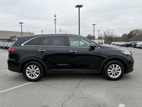 Used 2019 Kia Sorento LX image 9