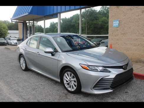 Used 2022 Toyota Camry LE FWD image 1
