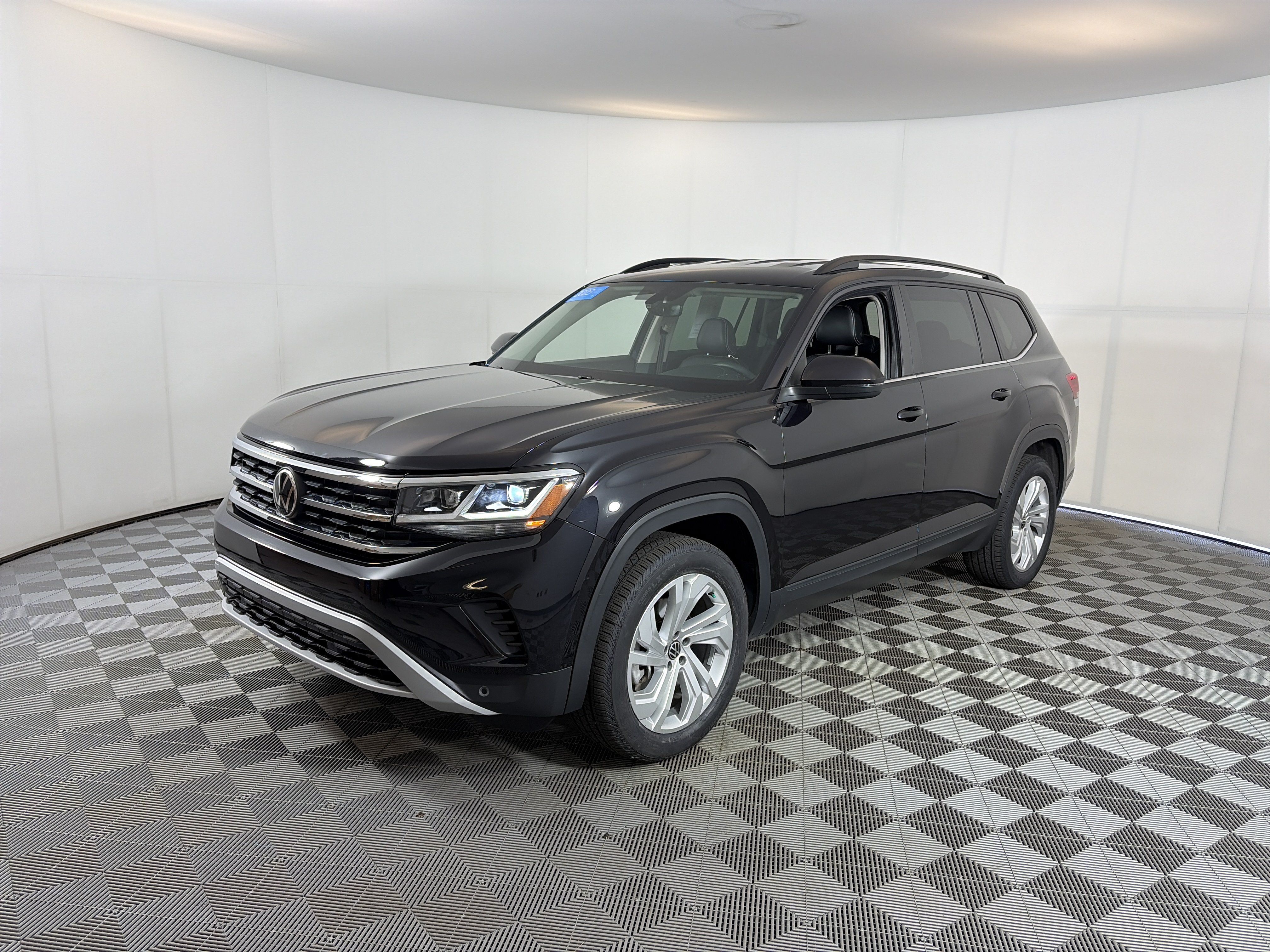 Used 2023 Volkswagen Atlas SE AWD/4WD image 2