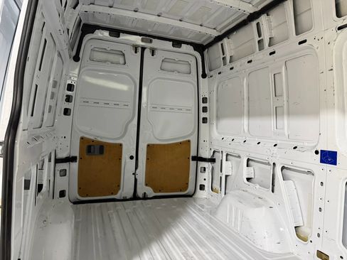 Used 2018 Mercedes-Benz Sprinter 2500 image 29