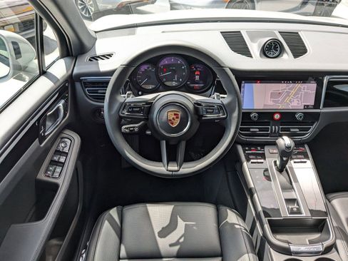 Certified 2025 Porsche Macan image 16