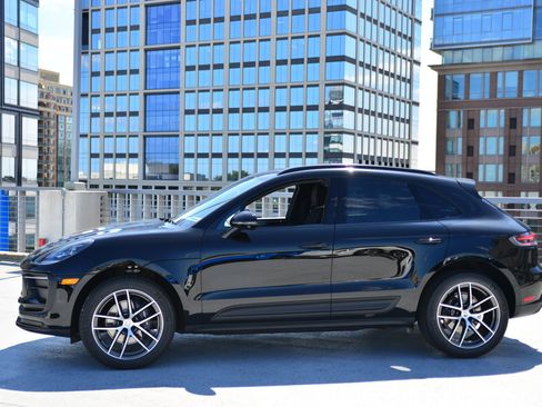 New 2026 Porsche Macan image 2