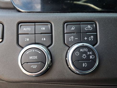 Used 2023 GMC Sierra 1500 SLT w/ SLT Premium Package AWD/4WD image 23