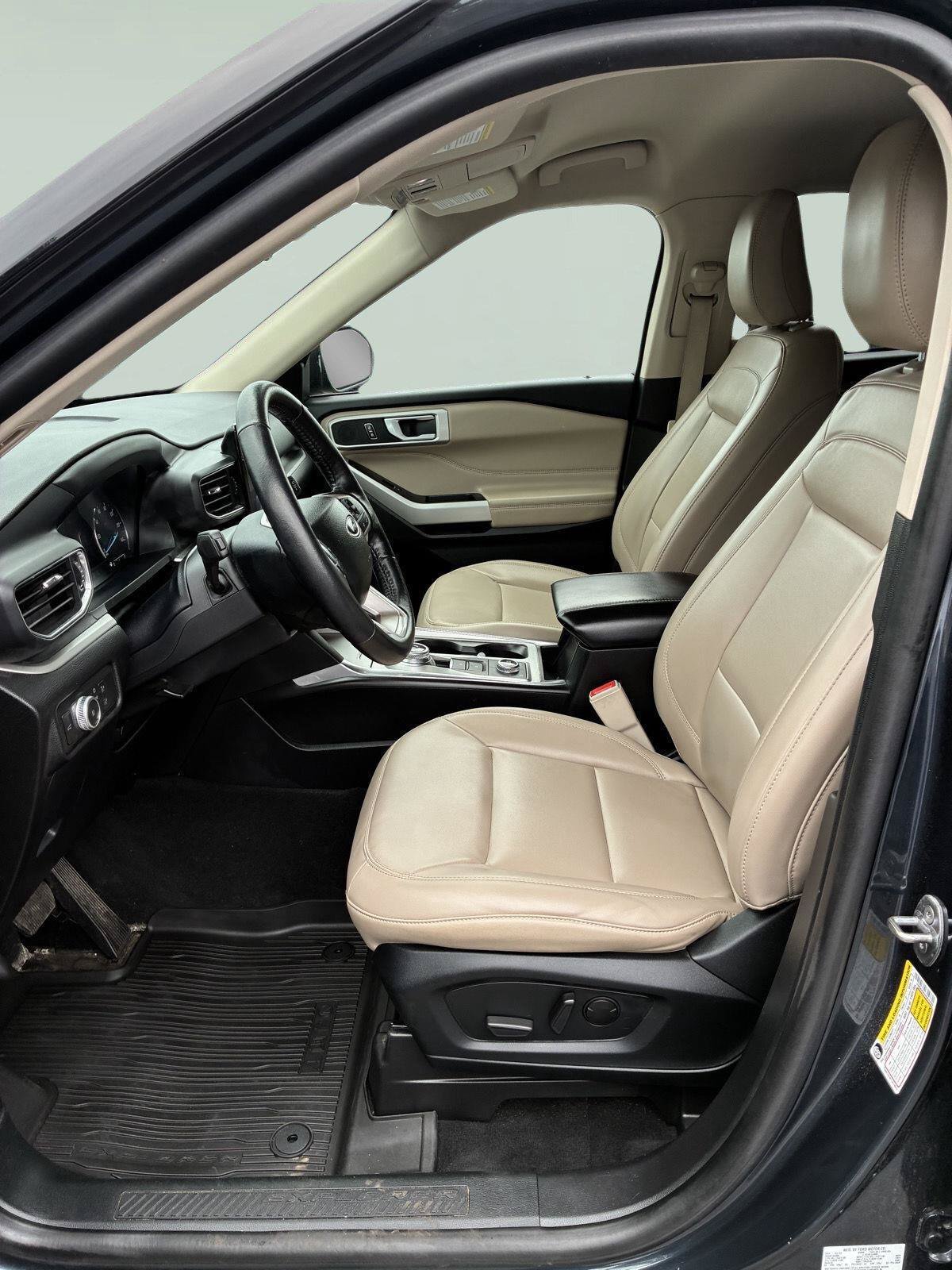Used 2022 Ford Explorer XLT w/ Equipment Group 202A AWD/4WD image 18