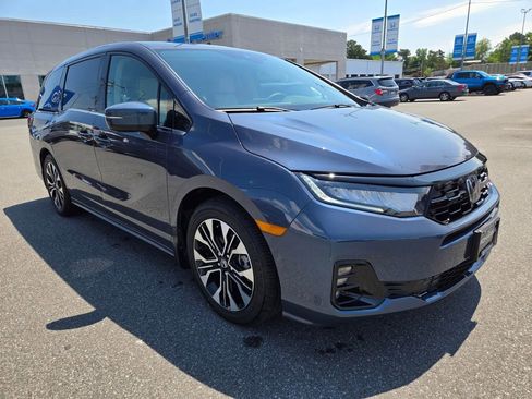 Used 2026 Honda Odyssey Elite image 3