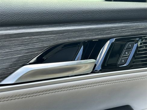 Used 2024 Jeep Wagoneer Series II w/ Flexible Seating Group image 18