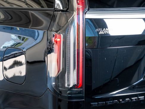 Used 2022 Cadillac Escalade Premium Luxury image 21