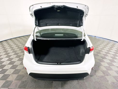 Used 2025 Toyota Corolla LE FWD image 30