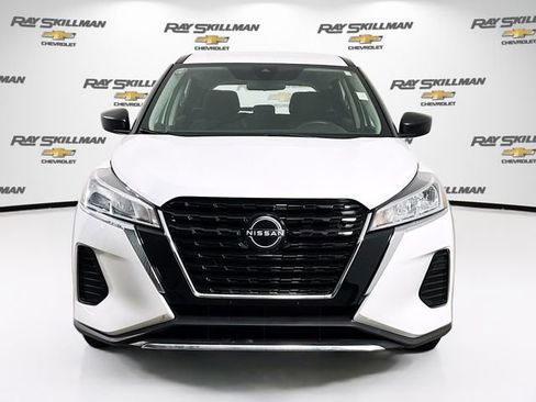 Used 2023 Nissan Kicks S FWD image 2