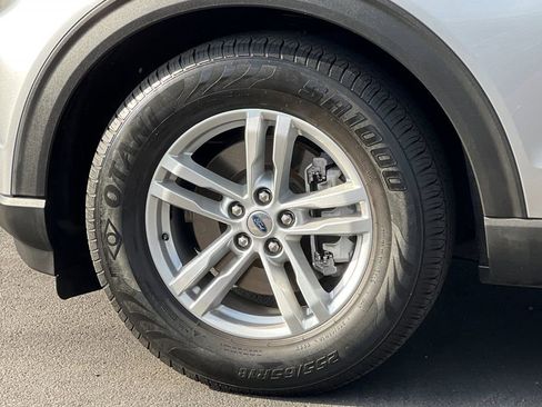 Certified 2022 Ford Explorer XLT w/ Equipment Group 202A image 29