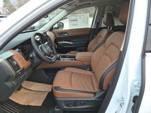 New 2025 Nissan Pathfinder Platinum image 25