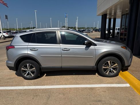 Used 2016 Toyota RAV4 XLE w/ Convenience Package FWD image 6