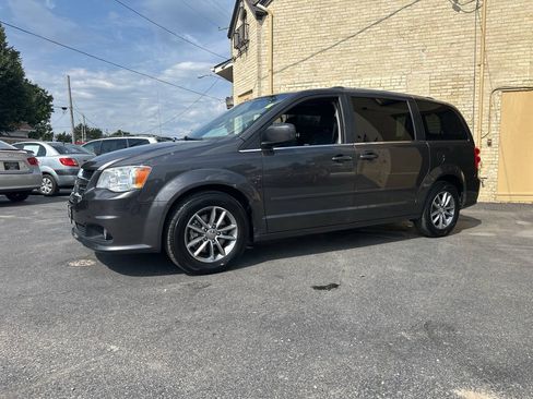 Used 2015 Dodge Grand Caravan SXT FWD image 1