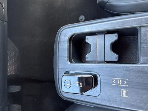 Used 2023 Nissan Ariya AWD image 8