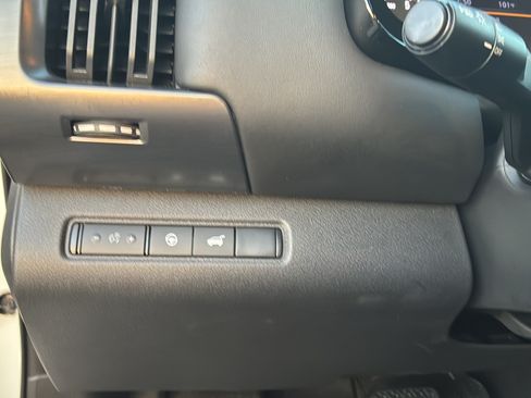 Used 2025 Nissan Pathfinder SL FWD image 15